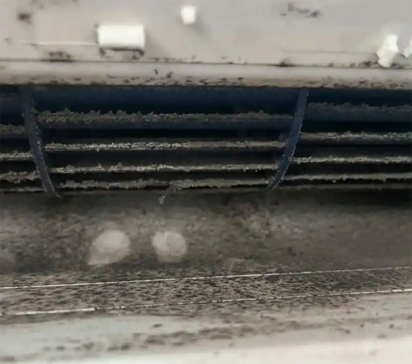 启东空调吹的风有股烧焦味是怎么回事